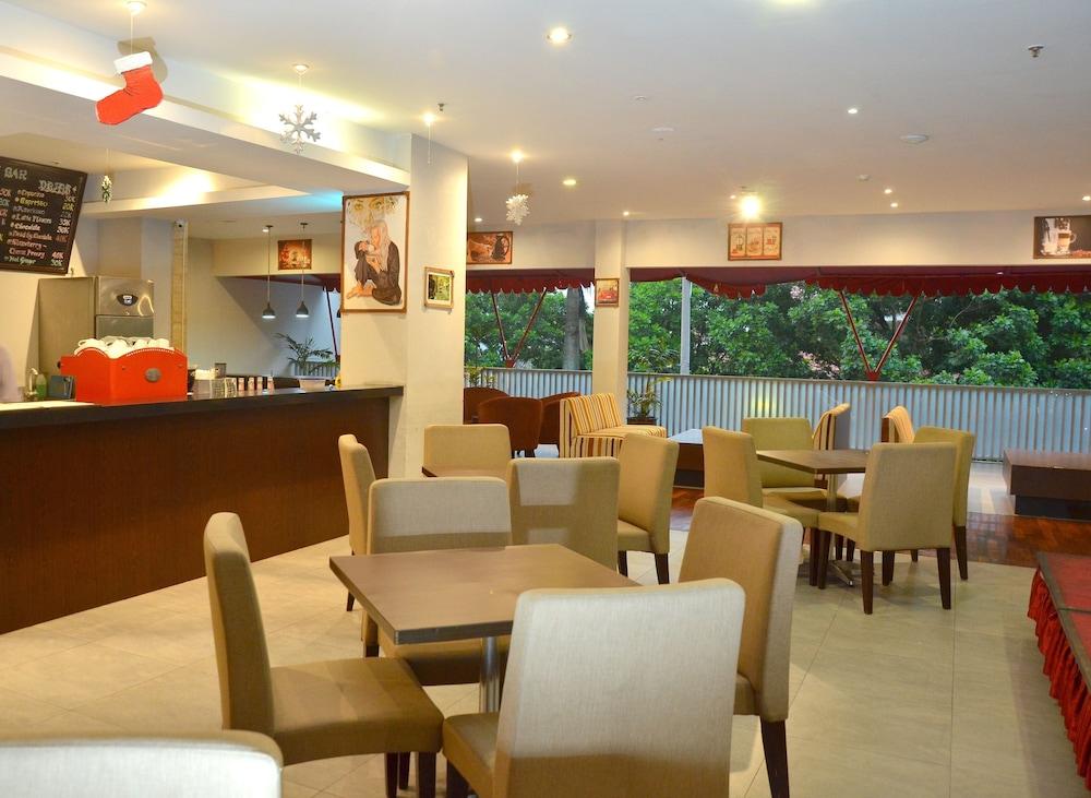 Grand Cakra Hotel Malang Esterno foto