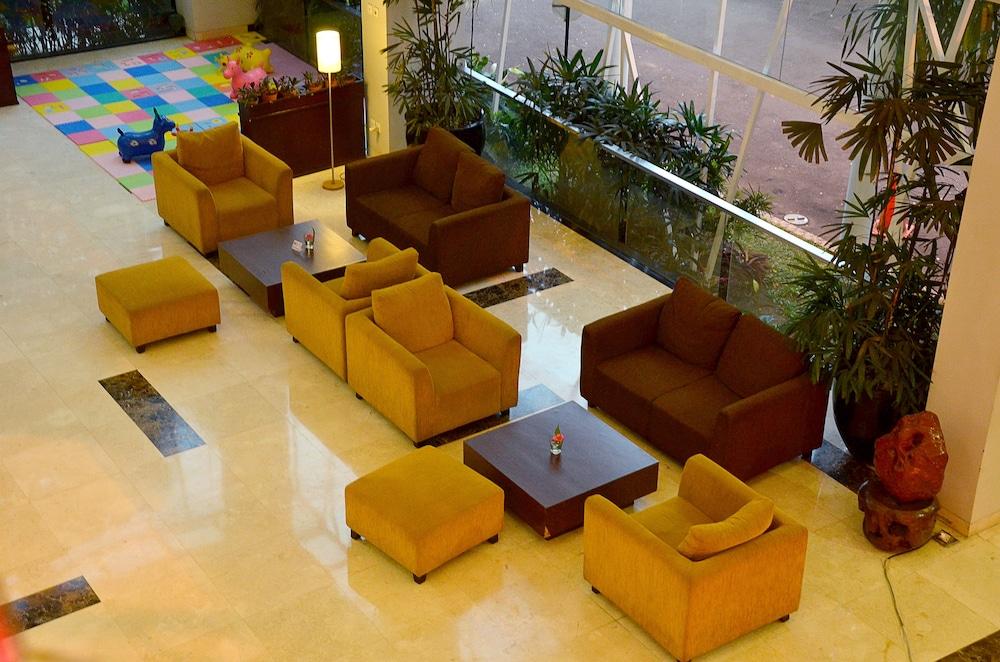 Grand Cakra Hotel Malang Esterno foto