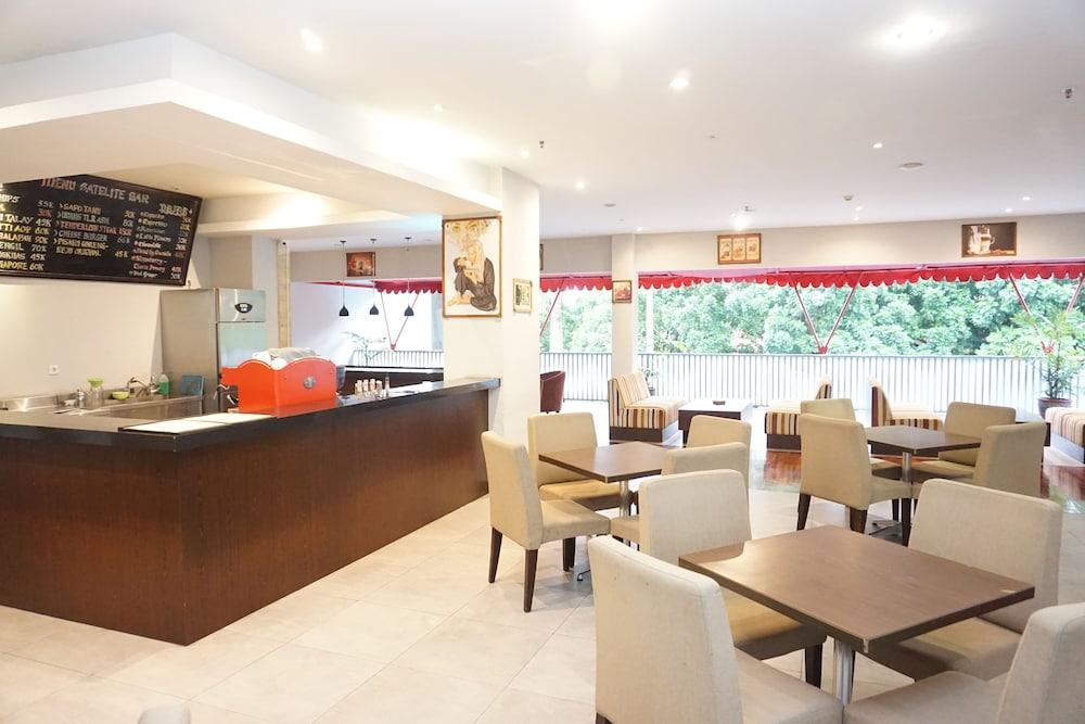 Grand Cakra Hotel Malang Esterno foto