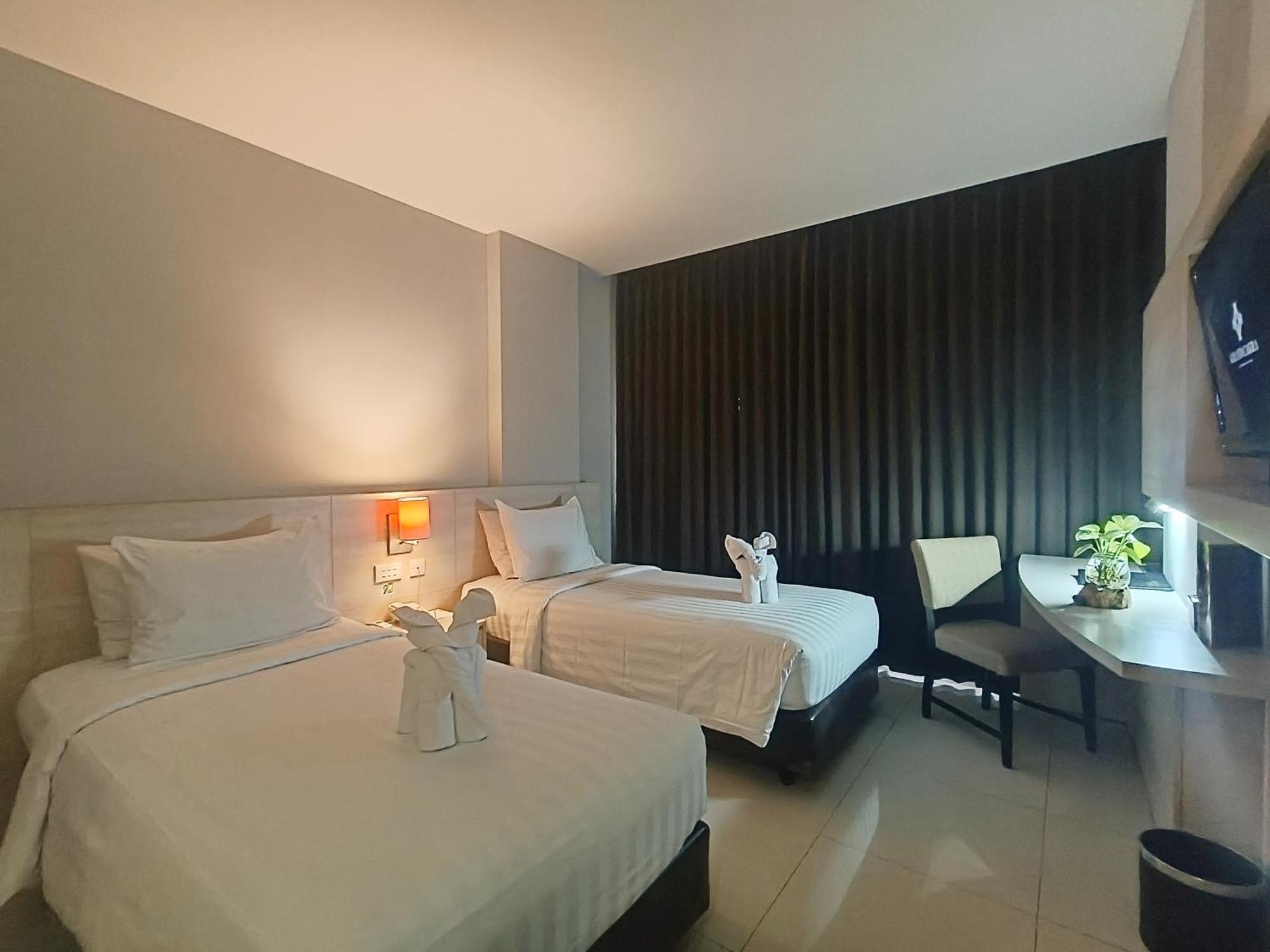 Grand Cakra Hotel Malang Esterno foto