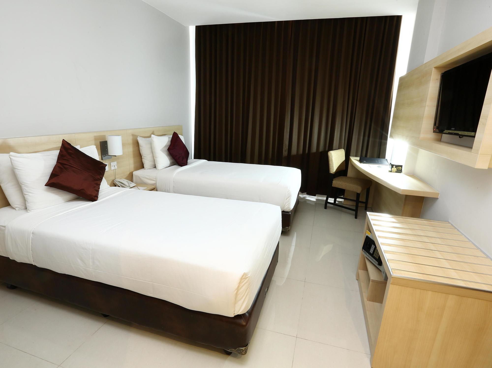 Grand Cakra Hotel Malang Esterno foto