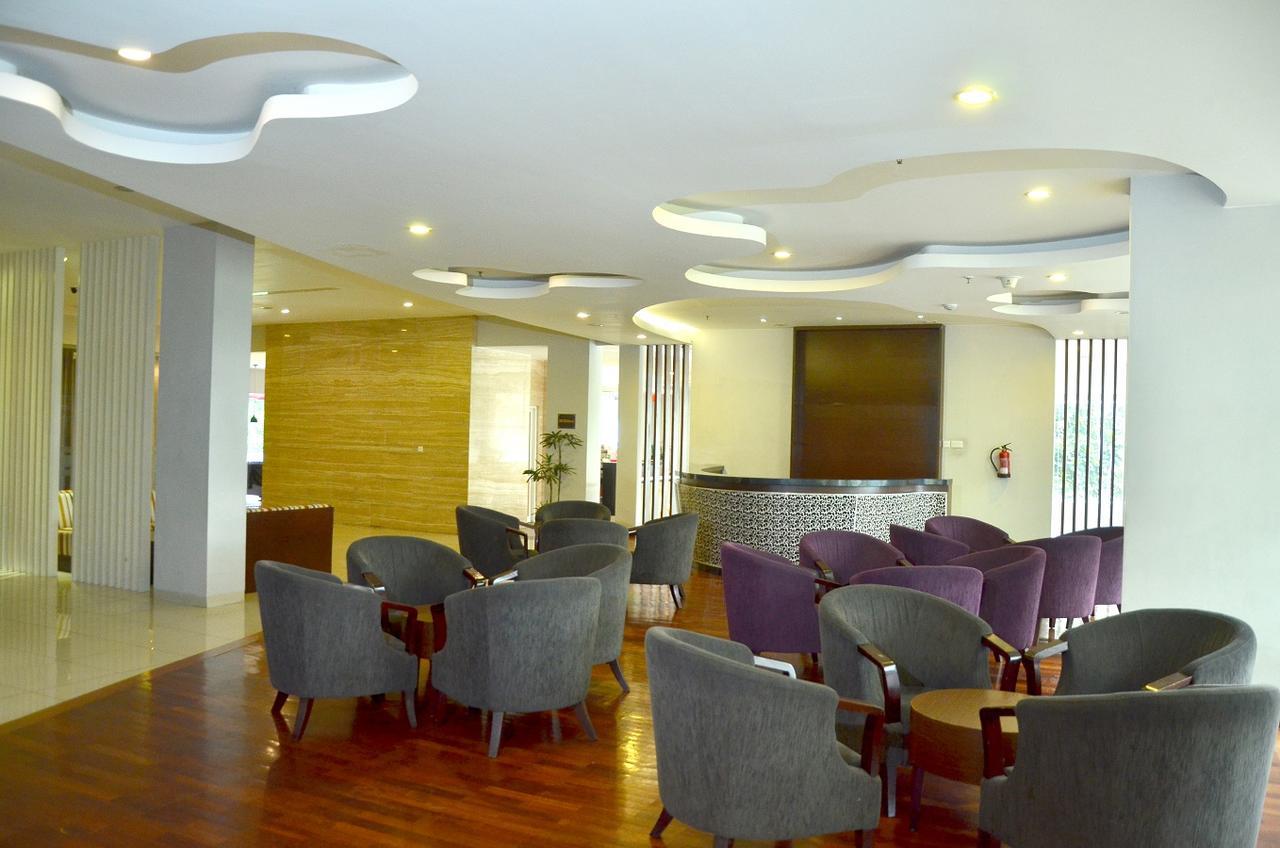 Grand Cakra Hotel Malang Esterno foto