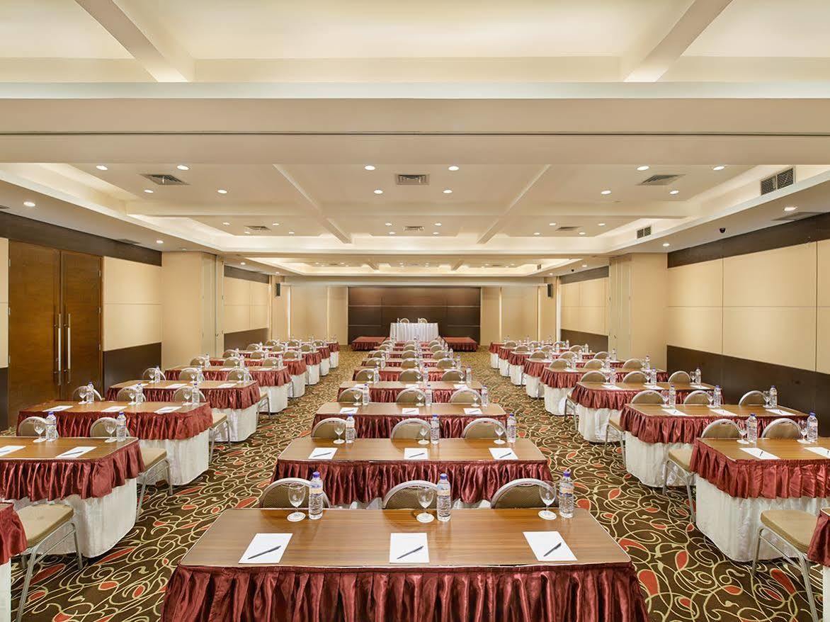 Grand Cakra Hotel Malang Esterno foto