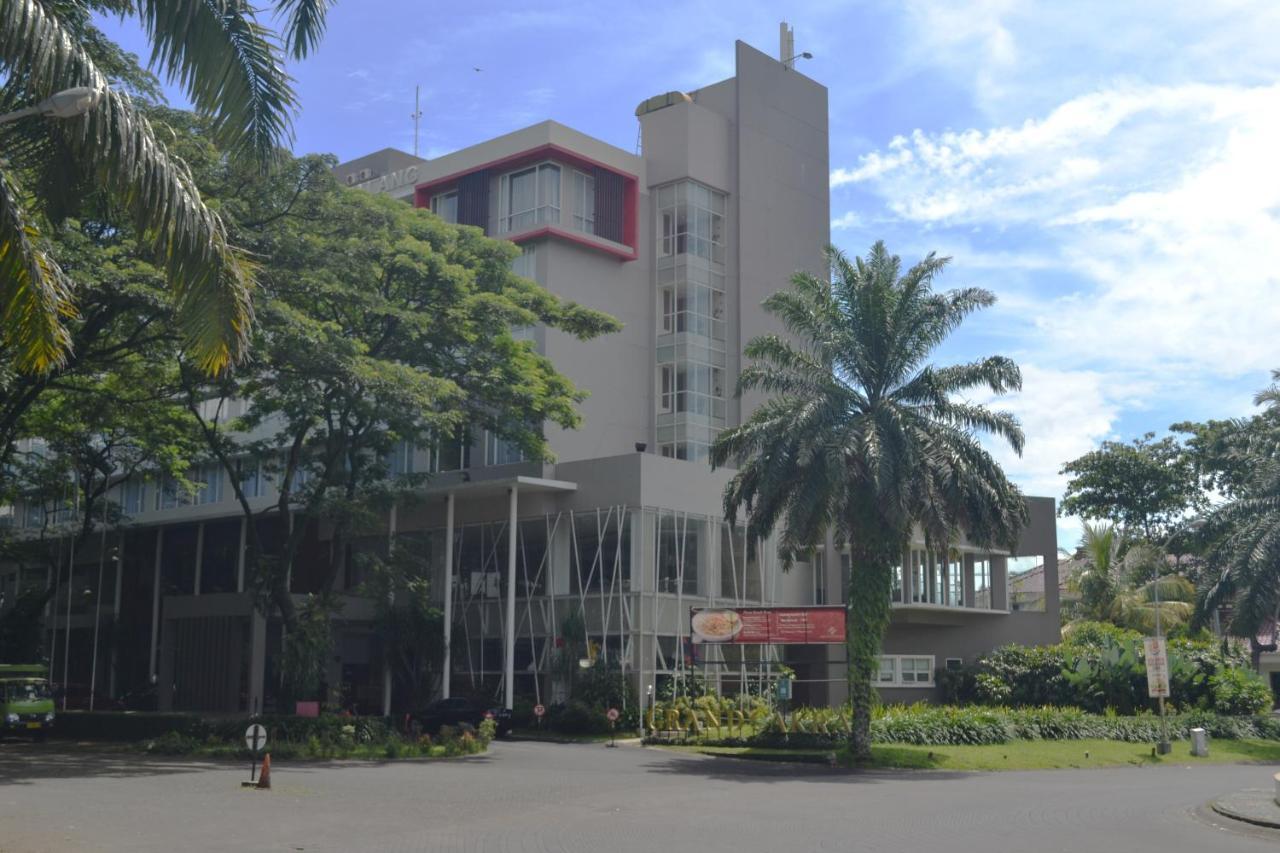 Grand Cakra Hotel Malang Esterno foto