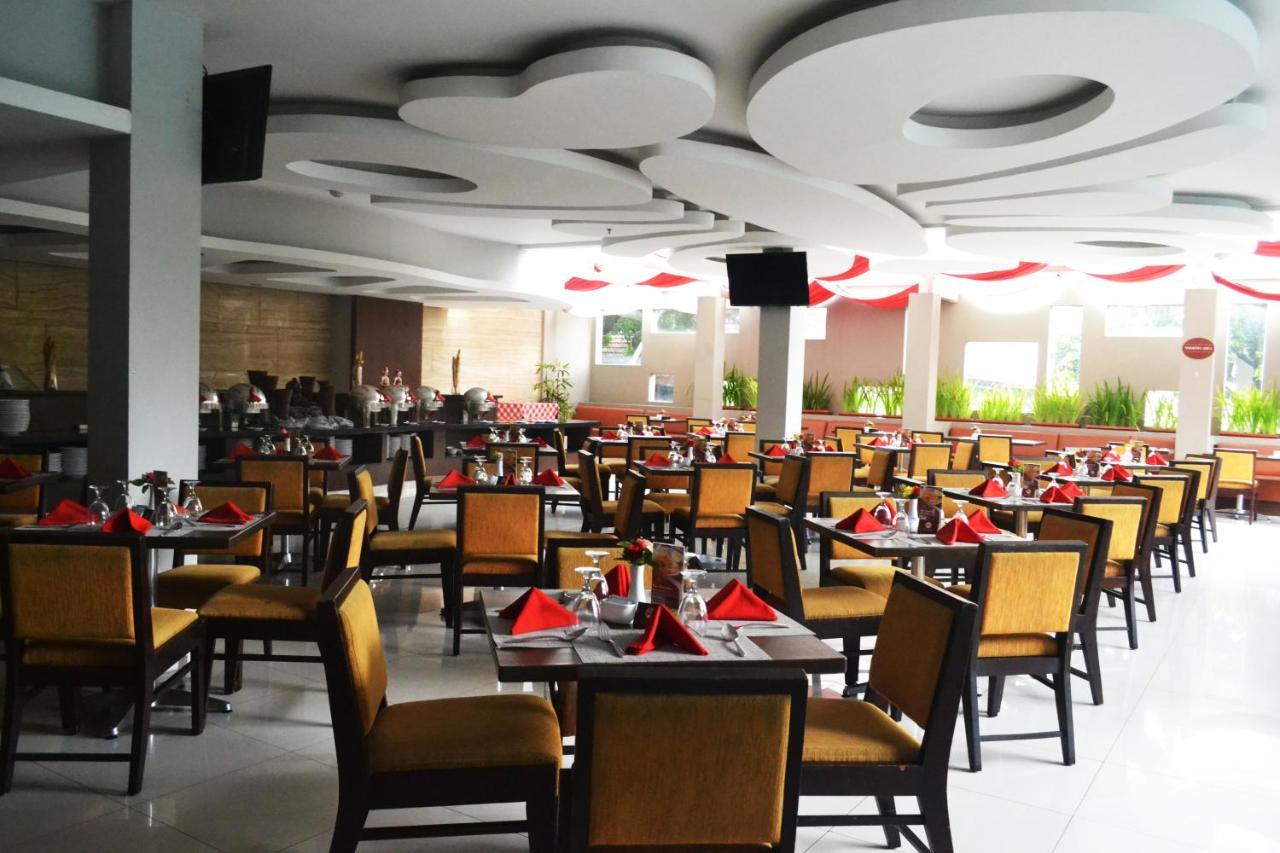 Grand Cakra Hotel Malang Esterno foto